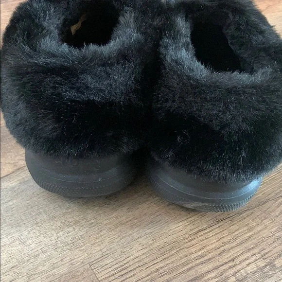 CROCS Black Fur-Lined Mules Cozy Winter Footwear - Picture 5 of 7